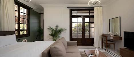 1 habitación, escritorio, tabla de planchar con plancha y wifi