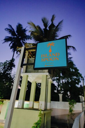 Property grounds - Island Spoon, 5 min walk to Mirissa beach and restaurants  (Mirissa)