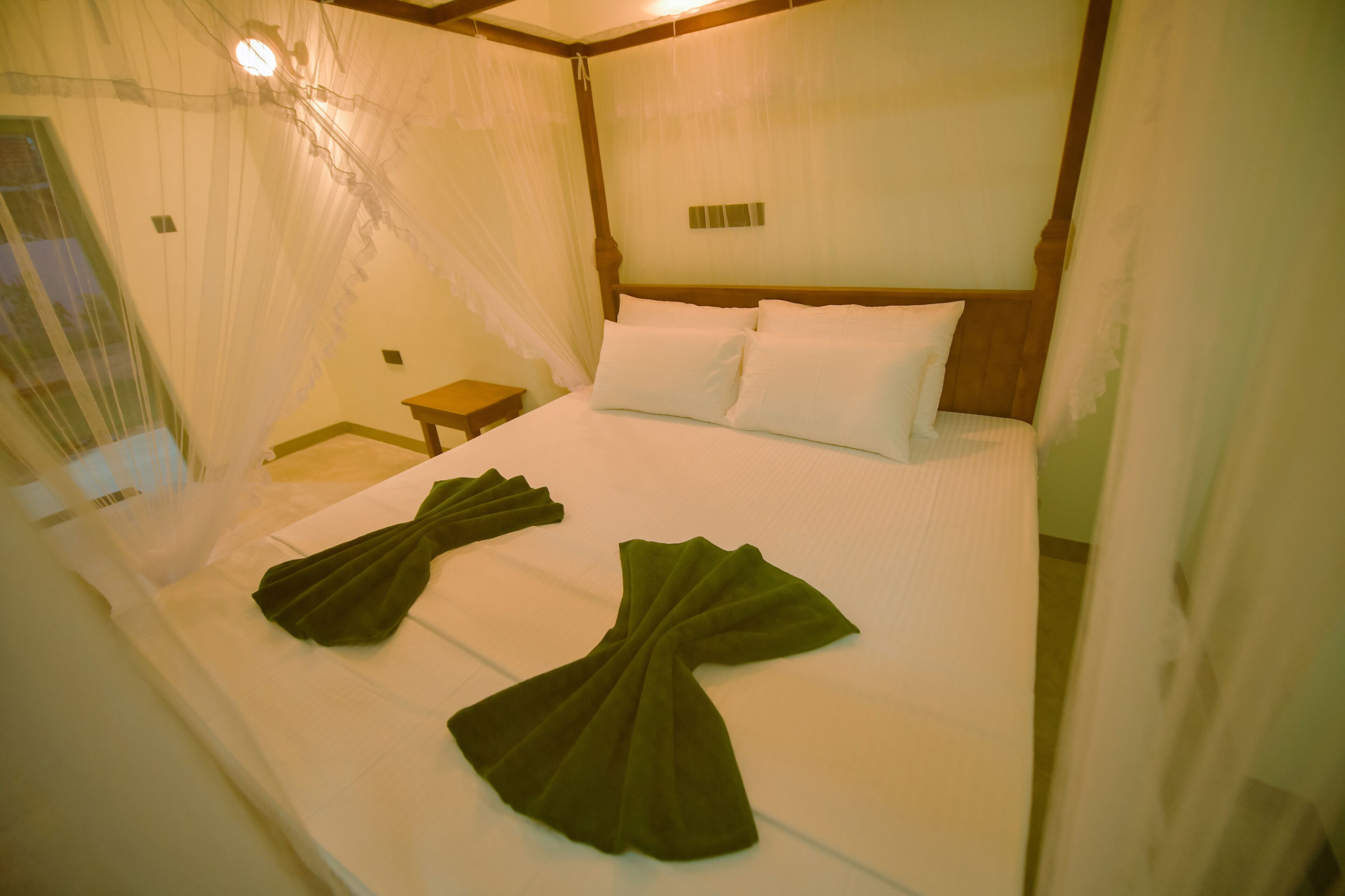 2 bedrooms, travel cot, free WiFi, bed sheets