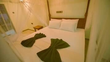 2 bedrooms, travel cot, free WiFi, bed sheets