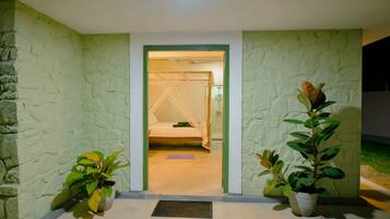 2 bedrooms, travel cot, free WiFi, bed sheets