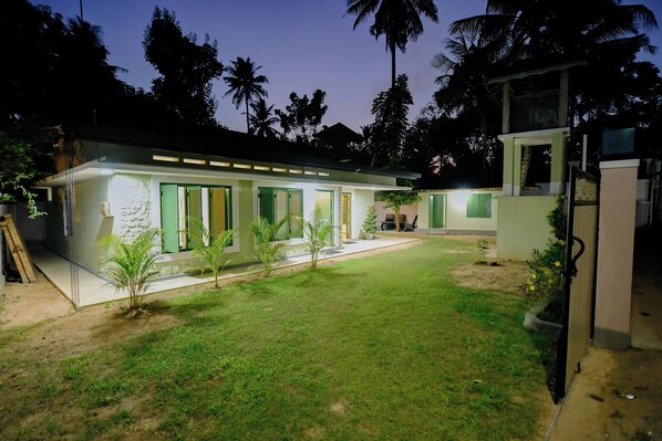 Exterior - Island Spoon, 5 min walk to Mirissa beach and restaurants  (Mirissa)
