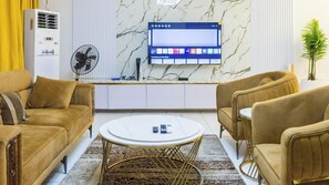 Appartamento Luxury, balcone, vista città | Area soggiorno