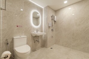 Studio, 1 Queen Bed, Non Smoking | Bathroom | Separate bathtub and shower, hair dryer, towels, soap - Solyn Hotel (Bangkok)