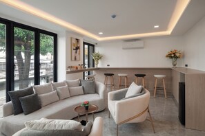 Lobby sitting area - Solyn Hotel (Bangkok)