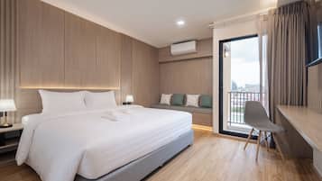 Quarto casal, 1 cama King, para não fumantes | Cofres nos quartos, escrivaninha, Wi-Fi de cortesia