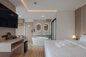 Superior Studio Suite, 1 King Bed, Non Smoking, City View | In-room safe, desk, free WiFi - Solyn Hotel (Bangkok)