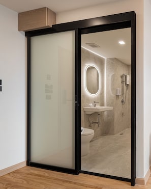 Studio, 1 Queen-Bett, Nichtraucher | Badezimmer | Badewanne und Dusche (separat), Haartrockner, Handtücher, Seife