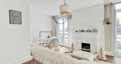 Woodbridge Central, Two Bed With Private Parking.