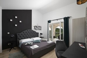 4 Schlafzimmer, Schreibtisch, Bügeleisen/Bügelbrett, Reisekinderbett