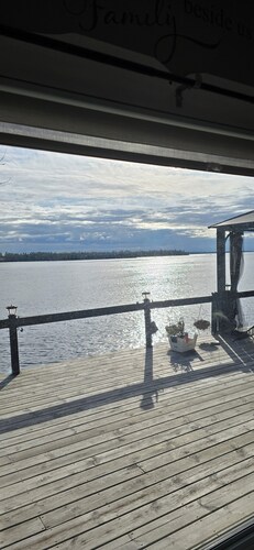 Beautiful 4-season Cottage to retreat from a busy lifestyle.