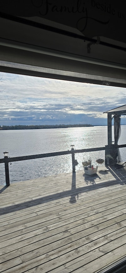 Beautiful 4-season Cottage to retreat from a busy lifestyle.
