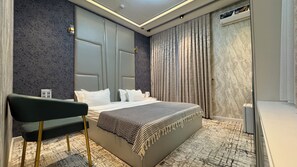 デラックス ダブルルーム (1 名様利用) シティビュー | リビング エリア