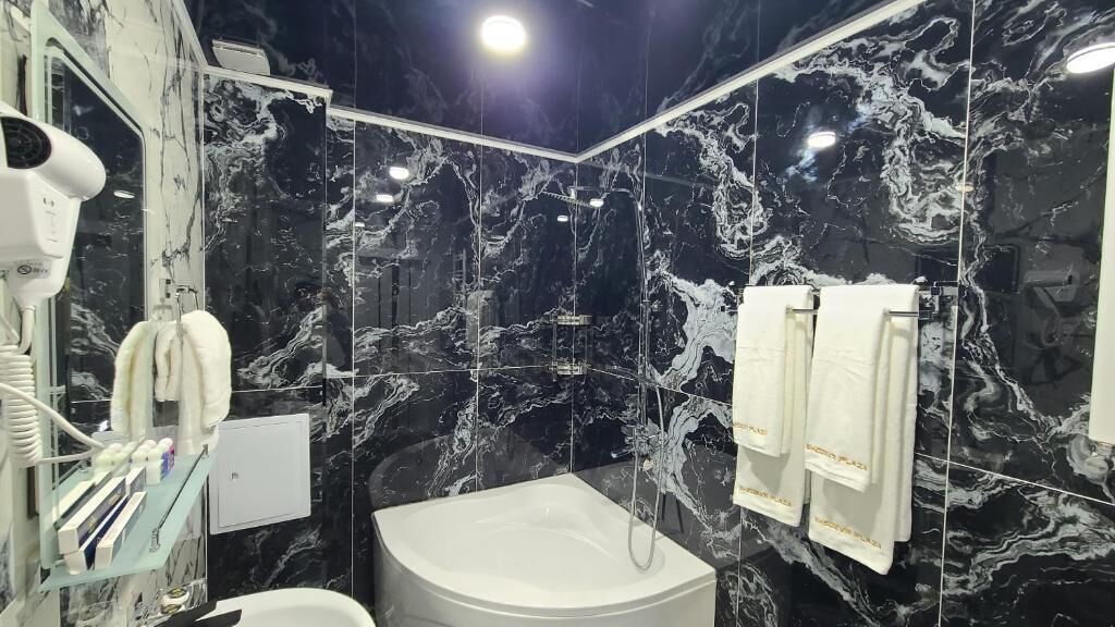 Family Quadruple Room, City View | Bathroom