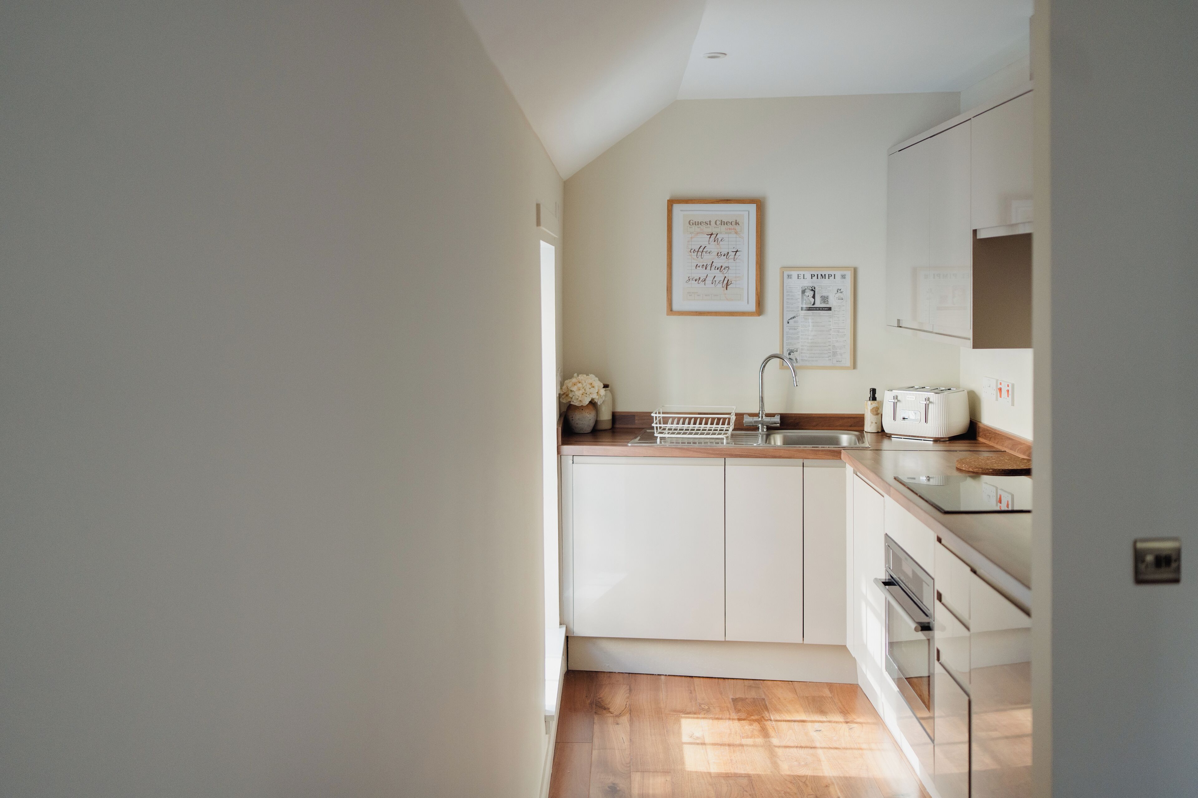 Apartment | Private kitchen | Fridge, oven, stovetop, coffee/tea maker