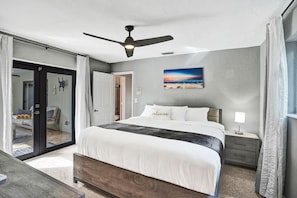 3 Schlafzimmer, Schreibtisch, Bügeleisen/Bügelbrett, Reisekinderbett