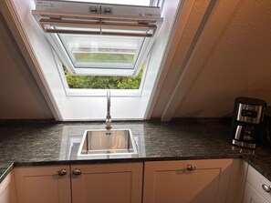 Fridge, oven, dishwasher, coffee/tea maker