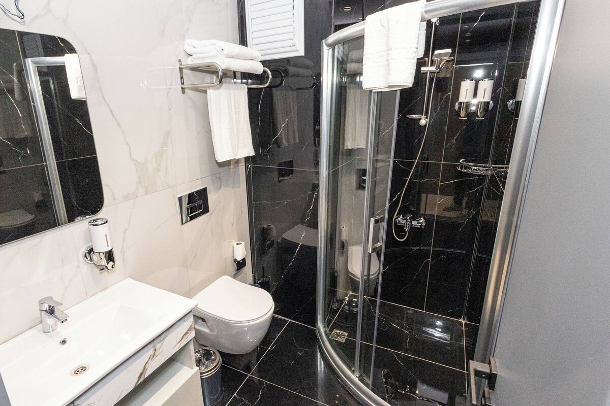 Economy Double Room | Iron/ironing board (on request), WiFi (free)