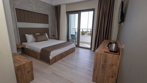 Chambre Double Deluxe, balcon, vue mer | Fer et planche à repasser, Wi-Fi gratuit