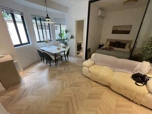 2 多间卧室、熨斗/熨衣板、WiFi、床单