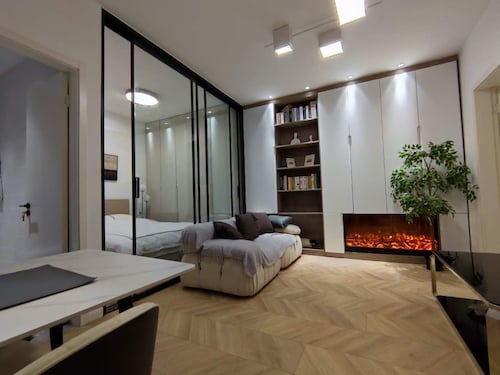 Shanghai 2Br flat with garden& floor heating nr line2/11 Jing an temple