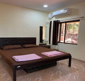 Habitación doble estándar, vista al jardín | Escritorio, espacio para trabajar con laptop y wifi gratis