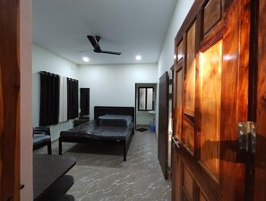 Standard Double Room, Garden View | Desk, laptop workspace, free WiFi