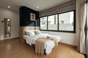 Deluxe Studio, 1 Queen Bed, Non Smoking, City View | Desk, blackout drapes, iron/ironing board, free WiFi