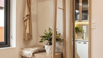 Estúdio família, para não fumantes, vista para a colina | Guarda-roupa