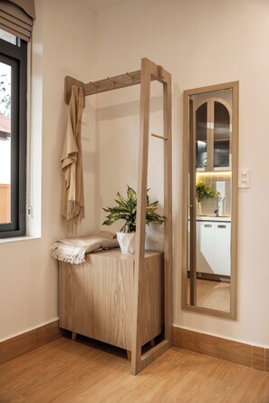 Estúdio família, para não fumantes, vista para a colina | Guarda-roupa