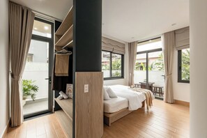 Deluxe Studio, 1 Queen Bed, Non Smoking, City View | Desk, blackout drapes, soundproofing, iron/ironing board - Almira Home Da Lat (Da Lat)