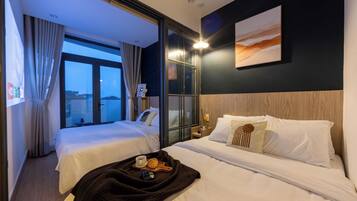 Estúdio família, para não fumantes, vista para a colina | Escrivaninha, cortinas blackout, ferros/tábuas de passar roupa