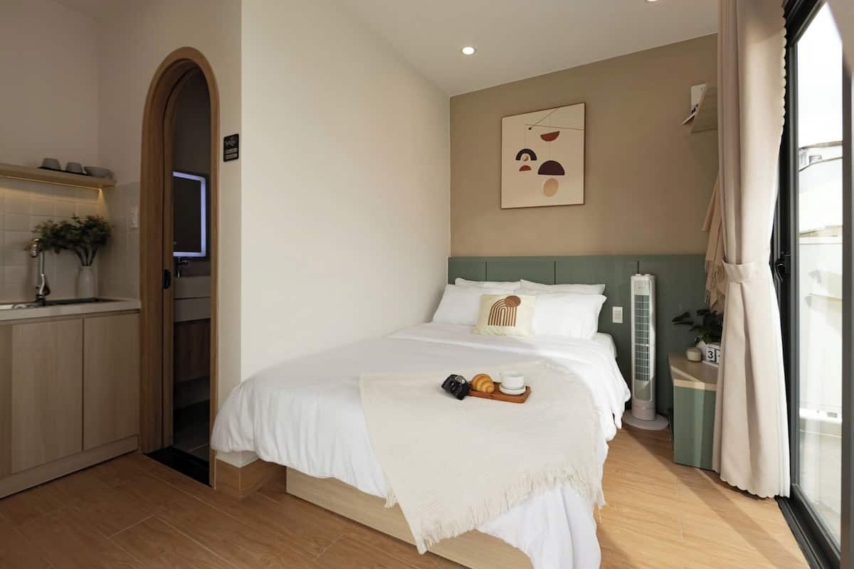 Superior Studio, 1 Double Bed, Non Smoking, City View | Desk, blackout drapes, iron/ironing board, free WiFi