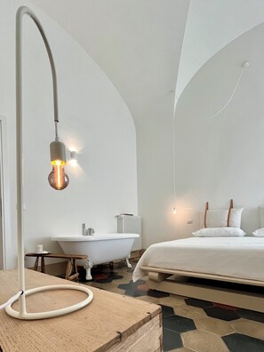 1 bedroom, free WiFi, bed sheets - Downtown apartment with in-room bath and wide vaulted ceilings (Viterbo)