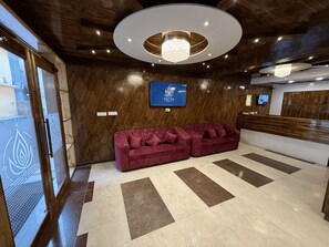 Lobby sitting area - Hotel Yagya (Badrinath)