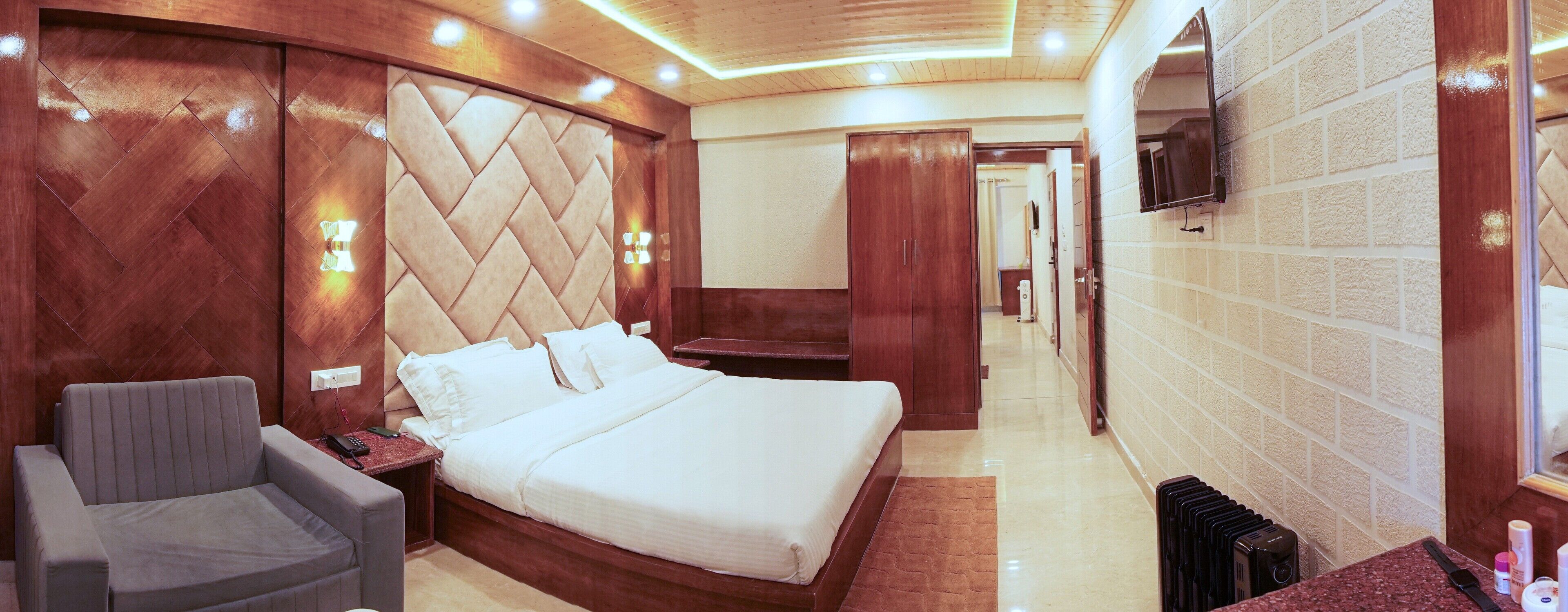 Desk, laptop workspace, free WiFi