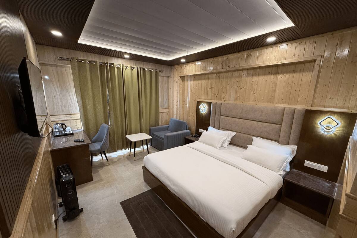 Desk, laptop workspace, free WiFi