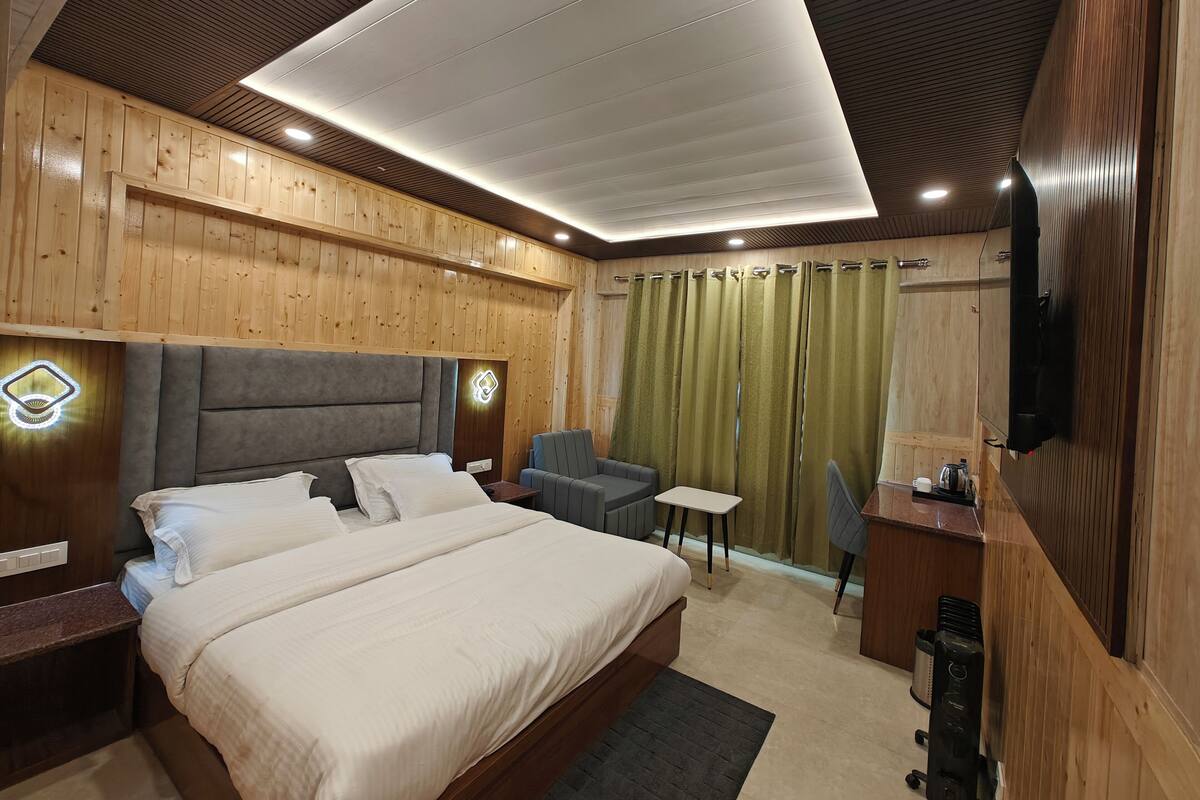 Desk, laptop workspace, free WiFi