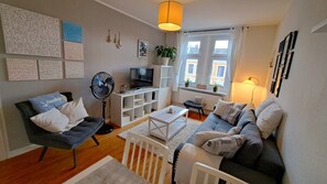 Smart TV, books, stereo
