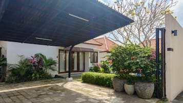 Fachada de la propiedad