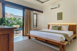 Desk, free WiFi, bed sheets - Madeira Casa Canggu Bali (Canggu)