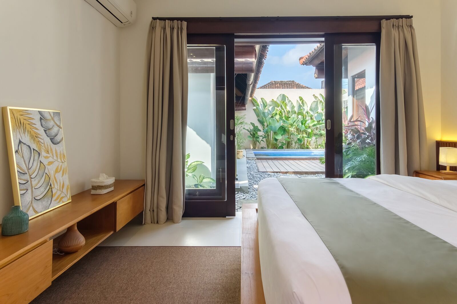 Family Villa | Desk, free WiFi, bed sheets