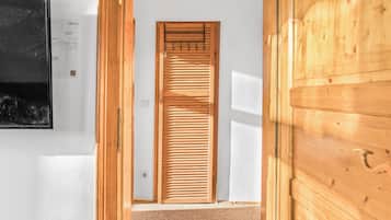 Departamento básico | Tabla de planchar con plancha y wifi gratis