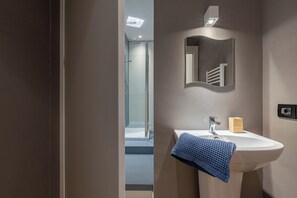 Apartment, 2 Schlafzimmer | Badezimmer | Haartrockner, Handtücher, Seife, Shampoo