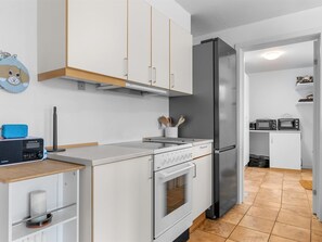 Jääkaappi, mikroaaltouuni, astianpesukone