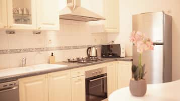 Micro-ondes, four, plaque de cuisson, lave-vaisselle