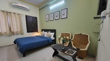 Deluxe Room | Rollaway beds, free WiFi, bed sheets