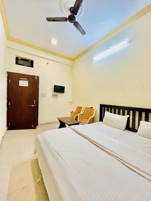 Deluxe Room | Rollaway beds, free WiFi, bed sheets