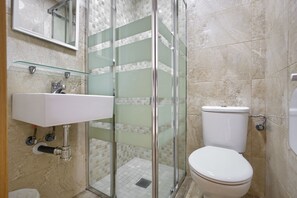 Dusche, Handtücher, Seife, Toilettenpapier