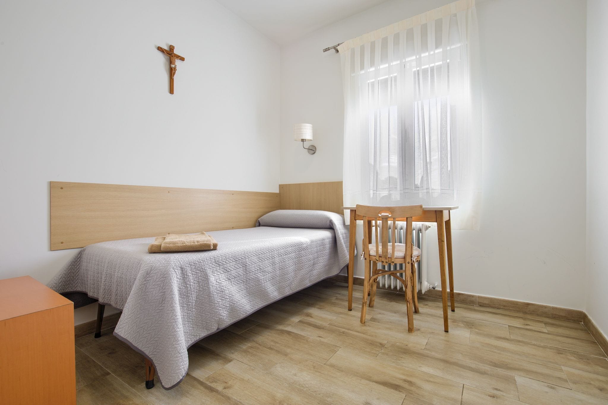 Schreibtisch, WLAN, Bettwäsche